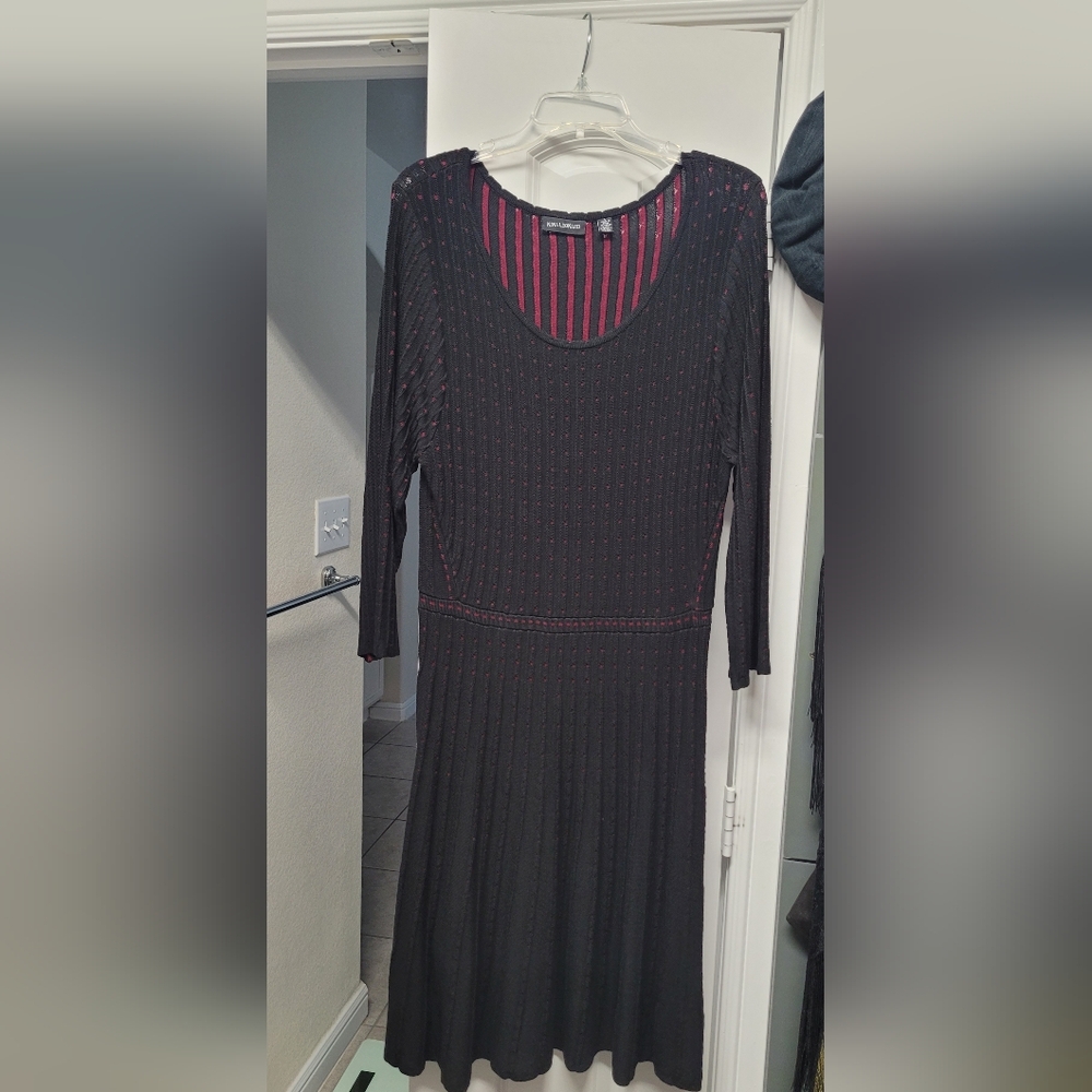 Nina Leonard classic black knit dress size Large with burgandy inset.